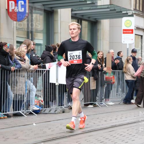 05.10.2025 - 20. swb-Marathon Bremen Strokosch-Dieckow http://msf.ph/oto/9296621 05.10.2025 13:02:50 Ziel 45, 2036, 2141, 2585, 2939, 3197, 3381, 4629, 5831, 7526, 7675, 45, 2036, 2141, 2585, 2939, 3197, 3381, 4629, 5831, 7526, 7675 meine-sportfotos.de