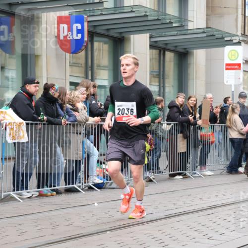 05.10.2025 - 20. swb-Marathon Bremen Strokosch-Dieckow http://msf.ph/oto/9296622 05.10.2025 13:02:50 Ziel 45, 2036, 2141, 2585, 2939, 3197, 3381, 4629, 5831, 7526, 7675, 45, 2036, 2141, 2585, 2939, 3197, 3381, 4629, 5831, 7526, 7675 meine-sportfotos.de
