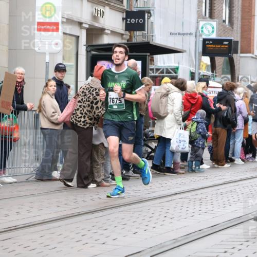 05.10.2025 - 20. swb-Marathon Bremen Strokosch-Dieckow http://msf.ph/oto/9296626 05.10.2025 13:02:53 Ziel 45, 2036, 2141, 2939, 4629, 5831, 7526, 7675, 45, 2036, 2141, 2939, 4629, 5831, 7526, 7675 meine-sportfotos.de