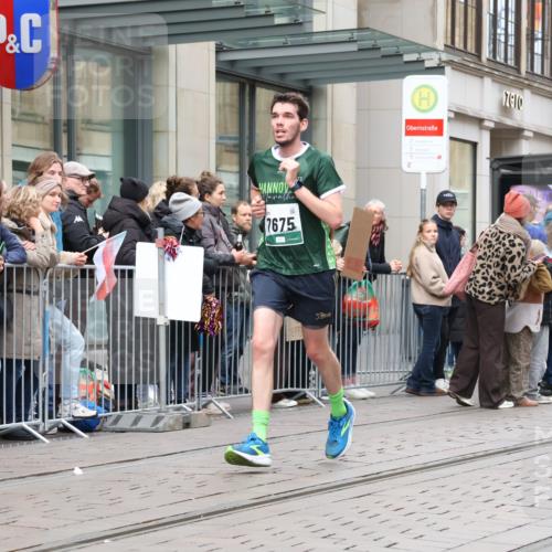 05.10.2025 - 20. swb-Marathon Bremen Strokosch-Dieckow http://msf.ph/oto/9296629 05.10.2025 13:02:55 Ziel 45, 2036, 2141, 2939, 4629, 5831, 7526, 7675, 45, 2036, 2141, 2939, 4629, 5831, 7526, 7675 meine-sportfotos.de