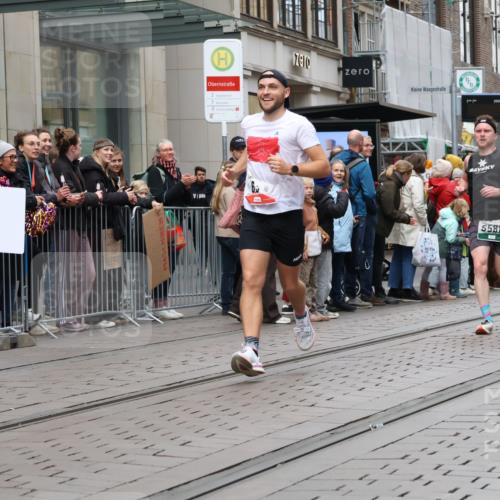 05.10.2025 - 20. swb-Marathon Bremen Strokosch-Dieckow http://msf.ph/oto/9296638 05.10.2025 13:03:14 Ziel 635, 2613, 4617, 4758, 4786, 5588, 6804, 635, 2613, 4617, 4758, 4786, 5588, 6804 meine-sportfotos.de