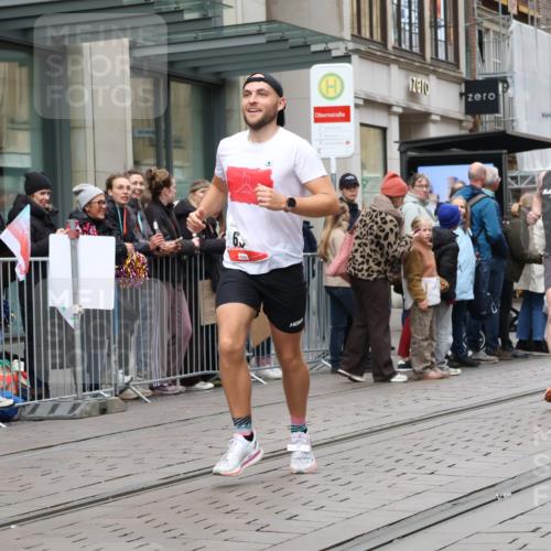 05.10.2025 - 20. swb-Marathon Bremen Strokosch-Dieckow http://msf.ph/oto/9296640 05.10.2025 13:03:15 Ziel 635, 2613, 4617, 4758, 4786, 5588, 6804, 635, 2613, 4617, 4758, 4786, 5588, 6804 meine-sportfotos.de