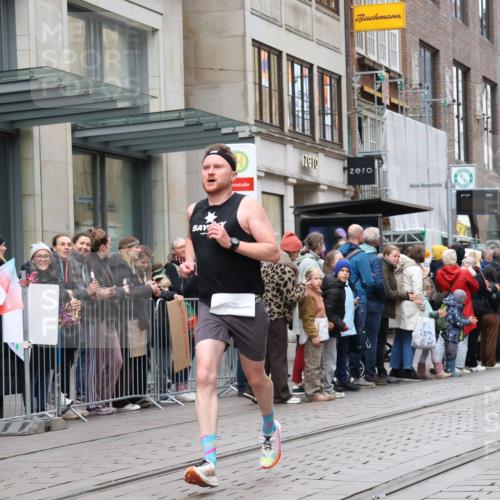05.10.2025 - 20. swb-Marathon Bremen Strokosch-Dieckow http://msf.ph/oto/9296643 05.10.2025 13:03:16 Ziel 506, 635, 2613, 4617, 4758, 4786, 5588, 6804, 506, 635, 2613, 4617, 4758, 4786, 5588, 6804 meine-sportfotos.de