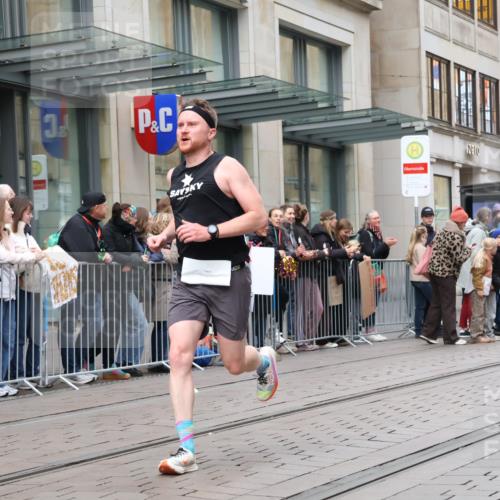 05.10.2025 - 20. swb-Marathon Bremen Strokosch-Dieckow http://msf.ph/oto/9296646 05.10.2025 13:03:17 Ziel 506, 635, 2613, 4617, 4758, 4786, 5588, 6804, 506, 635, 2613, 4617, 4758, 4786, 5588, 6804 meine-sportfotos.de