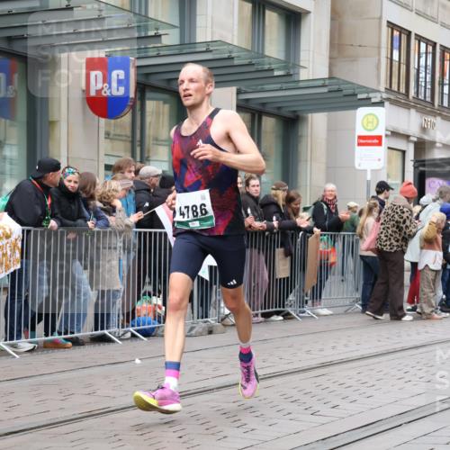 05.10.2025 - 20. swb-Marathon Bremen Strokosch-Dieckow http://msf.ph/oto/9296647 05.10.2025 13:03:21 Ziel 506, 635, 2613, 3061, 3084, 4617, 4758, 4786, 5588, 6804, 506, 635, 2613, 3061, 3084, 4617, 4758, 4786, 5588, 6804 meine-sportfotos.de