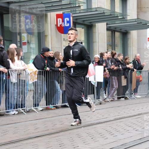 05.10.2025 - 20. swb-Marathon Bremen Strokosch-Dieckow http://msf.ph/oto/9296651 05.10.2025 13:03:27 Ziel 506, 1105, 2613, 3061, 3084, 4215, 4617, 4758, 4786, 5786, 6804, 506, 1105, 2613, 3061, 3084, 4215, 4617, 4758, 4786, 5786, 6804 meine-sportfotos.de