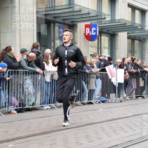05.10.2025 - 20. swb-Marathon Bremen Strokosch-Dieckow http://msf.ph/oto/9296652 05.10.2025 13:03:27 Ziel 506, 1105, 2613, 3061, 3084, 4215, 4617, 4758, 4786, 5786, 6804, 506, 1105, 2613, 3061, 3084, 4215, 4617, 4758, 4786, 5786, 6804 meine-sportfotos.de