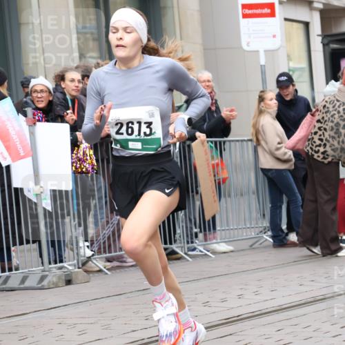 05.10.2025 - 20. swb-Marathon Bremen Strokosch-Dieckow http://msf.ph/oto/9296655 05.10.2025 13:03:29 Ziel 506, 1105, 2613, 3061, 3084, 4215, 4617, 4758, 4786, 5786, 6804, 506, 1105, 2613, 3061, 3084, 4215, 4617, 4758, 4786, 5786, 6804 meine-sportfotos.de