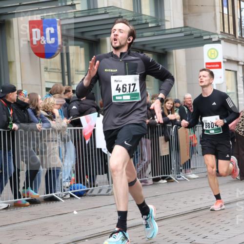 05.10.2025 - 20. swb-Marathon Bremen Strokosch-Dieckow http://msf.ph/oto/9296659 05.10.2025 13:03:31 Ziel 506, 1105, 2472, 3061, 3084, 4215, 4617, 4758, 5786, 6804, 7070, 506, 1105, 2472, 3061, 3084, 4215, 4617, 4758, 5786, 6804, 7070 meine-sportfotos.de