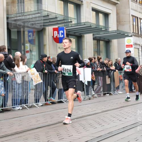 05.10.2025 - 20. swb-Marathon Bremen Strokosch-Dieckow http://msf.ph/oto/9296662 05.10.2025 13:03:32 Ziel 506, 1105, 2472, 3061, 3084, 4215, 4617, 4758, 5786, 6804, 7070, 8013, 506, 1105, 2472, 3061, 3084, 4215, 4617, 4758, 5786, 6804, 7070, 8013 meine-sportfotos.de