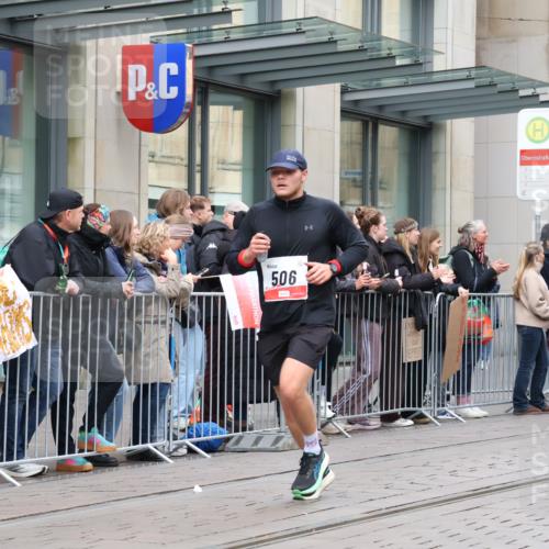 05.10.2025 - 20. swb-Marathon Bremen Strokosch-Dieckow http://msf.ph/oto/9296665 05.10.2025 13:03:33 Ziel 506, 1105, 2472, 3061, 3084, 4215, 4617, 5786, 6804, 7070, 8013, 506, 1105, 2472, 3061, 3084, 4215, 4617, 5786, 6804, 7070, 8013 meine-sportfotos.de