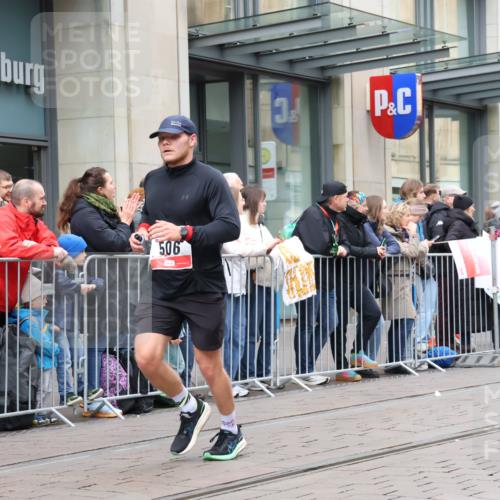 05.10.2025 - 20. swb-Marathon Bremen Strokosch-Dieckow http://msf.ph/oto/9296669 05.10.2025 13:03:34 Ziel 506, 1105, 1652, 2472, 3061, 3084, 4215, 5786, 6804, 7070, 8013, 506, 1105, 1652, 2472, 3061, 3084, 4215, 5786, 6804, 7070, 8013 meine-sportfotos.de
