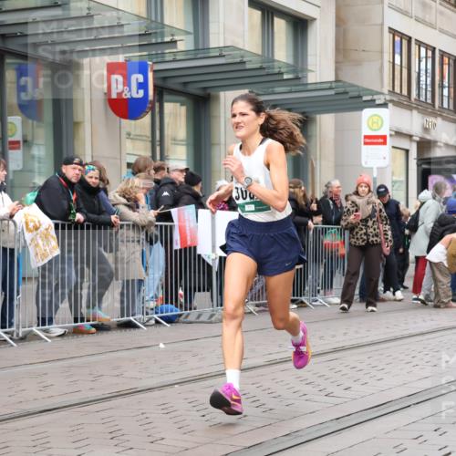 05.10.2025 - 20. swb-Marathon Bremen Strokosch-Dieckow http://msf.ph/oto/9296673 05.10.2025 13:03:37 Ziel 506, 1105, 1652, 2472, 2482, 2656, 3061, 3084, 4215, 5786, 7070, 8013, 506, 1105, 1652, 2472, 2482, 2656, 3061, 3084, 4215, 5786, 7070, 8013 meine-sportfotos.de