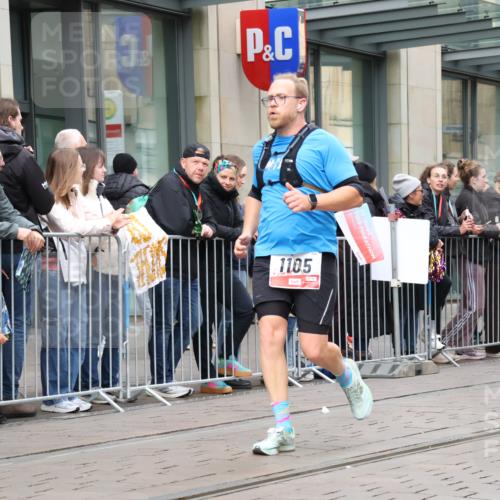 05.10.2025 - 20. swb-Marathon Bremen Strokosch-Dieckow http://msf.ph/oto/9296678 05.10.2025 13:03:39 Ziel 506, 1105, 1652, 2472, 2482, 2656, 3061, 3084, 4215, 4848, 5786, 7070, 8013, 506, 1105, 1652, 2472, 2482, 2656, 3061, 3084, 4215, 4848, 5786, 7070, 8013 meine-sportfotos.de