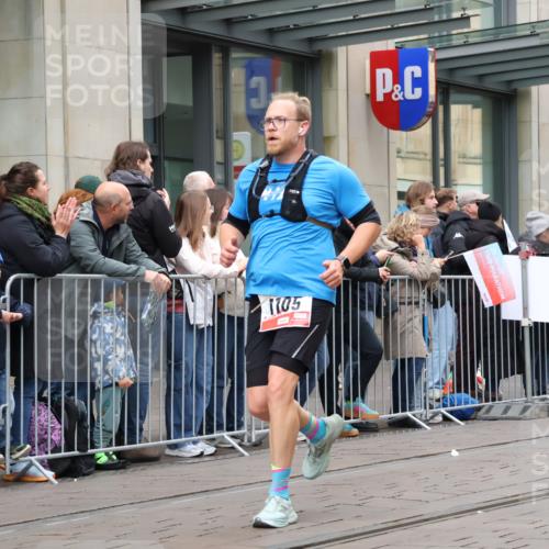 05.10.2025 - 20. swb-Marathon Bremen Strokosch-Dieckow http://msf.ph/oto/9296679 05.10.2025 13:03:40 Ziel 506, 1105, 1652, 2068, 2472, 2482, 2656, 3061, 3084, 4215, 4848, 5786, 7070, 8013, 506, 1105, 1652, 2068, 2472, 2482, 2656, 3061, 3084, 4215, 4848, 5786, 7070, 8013 meine-sportfotos.de