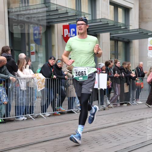 05.10.2025 - 20. swb-Marathon Bremen Strokosch-Dieckow http://msf.ph/oto/9296681 05.10.2025 13:03:41 Ziel 506, 1105, 1652, 2068, 2472, 2482, 2656, 3061, 3084, 4215, 4848, 5786, 7070, 8013, 506, 1105, 1652, 2068, 2472, 2482, 2656, 3061, 3084, 4215, 4848, 5786, 7070, 8013 meine-sportfotos.de