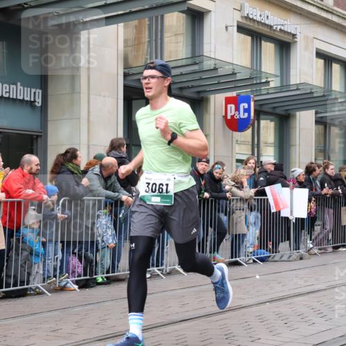 05.10.2025 - 20. swb-Marathon Bremen Strokosch-Dieckow http://msf.ph/oto/9296682 05.10.2025 13:03:42 Ziel 706, 1105, 1652, 2068, 2472, 2482, 2656, 3061, 3084, 4215, 4848, 5786, 7070, 7900, 8013, 706, 1105, 1652, 2068, 2472, 2482, 2656, 3061, 3084, 4215, 4848, 5786, 7070, 7900, 8013 meine-sportfotos.de
