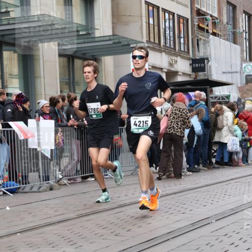 05.10.2025 - 20. swb-Marathon Bremen Strokosch-Dieckow http://msf.ph/oto/9296684 05.10.2025 13:03:46 Ziel 329, 706, 1105, 1652, 2068, 2472, 2482, 2643, 2656, 4215, 4848, 5786, 7070, 7900, 8013, 329, 706, 1105, 1652, 2068, 2472, 2482, 2643, 2656, 4215, 4848, 5786, 7070, 7900, 8013 meine-sportfotos.de