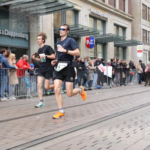 05.10.2025 - 20. swb-Marathon Bremen Strokosch-Dieckow http://msf.ph/oto/9296689 05.10.2025 13:03:48 Ziel 329, 706, 1652, 2068, 2472, 2482, 2643, 2656, 4215, 4848, 5786, 6295, 7070, 7735, 7900, 8013, 329, 706, 1652, 2068, 2472, 2482, 2643, 2656, 4215, 4848, 5786, 6295, 7070, 7735, 7900, 8013 meine-sportfotos.de