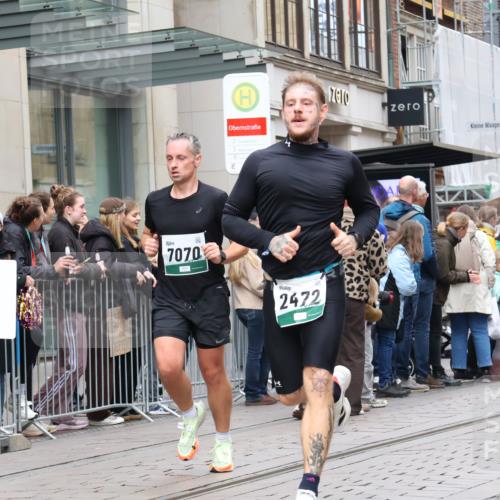 05.10.2025 - 20. swb-Marathon Bremen Strokosch-Dieckow http://msf.ph/oto/9296692 05.10.2025 13:03:50 Ziel 329, 706, 1652, 2068, 2472, 2482, 2643, 2656, 3320, 4215, 4848, 5786, 6295, 7070, 7735, 7900, 8013, 329, 706, 1652, 2068, 2472, 2482, 2643, 2656, 3320, 4215, 4848, 5786, 6295, 7070, 7735, 7900, 8013 meine-sportfotos.de