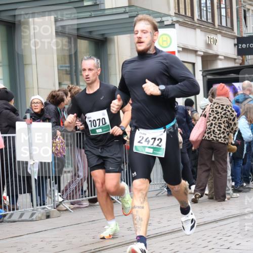 05.10.2025 - 20. swb-Marathon Bremen Strokosch-Dieckow http://msf.ph/oto/9296693 05.10.2025 13:03:50 Ziel 329, 706, 1652, 2068, 2472, 2482, 2643, 2656, 3320, 4215, 4848, 5786, 6295, 7070, 7735, 7900, 8013, 329, 706, 1652, 2068, 2472, 2482, 2643, 2656, 3320, 4215, 4848, 5786, 6295, 7070, 7735, 7900, 8013 meine-sportfotos.de