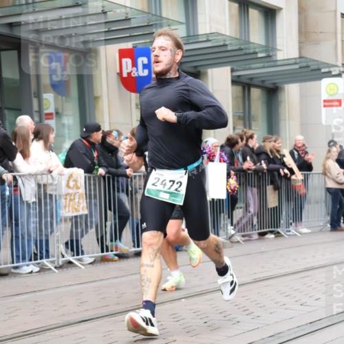 05.10.2025 - 20. swb-Marathon Bremen Strokosch-Dieckow http://msf.ph/oto/9296695 05.10.2025 13:03:50 Ziel 329, 706, 1652, 2068, 2472, 2482, 2643, 2656, 3320, 4215, 4848, 5786, 6295, 7070, 7735, 7900, 8013, 329, 706, 1652, 2068, 2472, 2482, 2643, 2656, 3320, 4215, 4848, 5786, 6295, 7070, 7735, 7900, 8013 meine-sportfotos.de