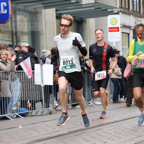 05.10.2025 - 20. swb-Marathon Bremen Strokosch-Dieckow http://msf.ph/oto/9296700 05.10.2025 13:03:53 Ziel 329, 706, 1652, 2068, 2472, 2482, 2643, 2656, 3320, 4848, 6295, 7070, 7583, 7735, 7900, 8013, 329, 706, 1652, 2068, 2472, 2482, 2643, 2656, 3320, 4848, 6295, 7070, 7583, 7735, 7900, 8013 meine-sportfotos.de