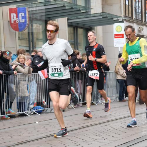 05.10.2025 - 20. swb-Marathon Bremen Strokosch-Dieckow http://msf.ph/oto/9296701 05.10.2025 13:03:53 Ziel 329, 706, 1652, 2068, 2472, 2482, 2643, 2656, 3320, 4848, 6295, 7070, 7583, 7735, 7900, 8013, 329, 706, 1652, 2068, 2472, 2482, 2643, 2656, 3320, 4848, 6295, 7070, 7583, 7735, 7900, 8013 meine-sportfotos.de
