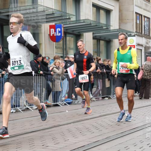 05.10.2025 - 20. swb-Marathon Bremen Strokosch-Dieckow http://msf.ph/oto/9296703 05.10.2025 13:03:54 Ziel 329, 706, 1652, 2068, 2472, 2482, 2643, 2656, 3320, 4848, 6295, 7070, 7583, 7735, 7900, 8013, 329, 706, 1652, 2068, 2472, 2482, 2643, 2656, 3320, 4848, 6295, 7070, 7583, 7735, 7900, 8013 meine-sportfotos.de