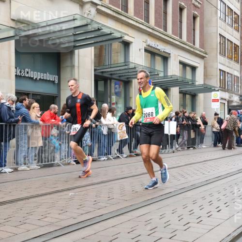 05.10.2025 - 20. swb-Marathon Bremen Strokosch-Dieckow http://msf.ph/oto/9296706 05.10.2025 13:03:55 Ziel 329, 706, 1652, 2068, 2472, 2482, 2643, 2656, 3320, 4848, 6295, 7070, 7583, 7735, 7900, 8013, 329, 706, 1652, 2068, 2472, 2482, 2643, 2656, 3320, 4848, 6295, 7070, 7583, 7735, 7900, 8013 meine-sportfotos.de
