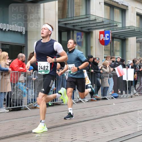 05.10.2025 - 20. swb-Marathon Bremen Strokosch-Dieckow http://msf.ph/oto/9296711 05.10.2025 13:03:57 Ziel 329, 706, 1652, 2068, 2482, 2643, 2656, 3320, 4848, 6295, 7583, 7735, 7900, 8013, 329, 706, 1652, 2068, 2482, 2643, 2656, 3320, 4848, 6295, 7583, 7735, 7900, 8013 meine-sportfotos.de