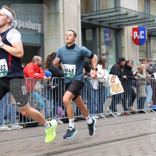 05.10.2025 - 20. swb-Marathon Bremen Strokosch-Dieckow http://msf.ph/oto/9296712 05.10.2025 13:03:57 Ziel 329, 706, 1652, 2068, 2482, 2643, 2656, 3320, 4848, 6295, 7583, 7735, 7900, 8013, 329, 706, 1652, 2068, 2482, 2643, 2656, 3320, 4848, 6295, 7583, 7735, 7900, 8013 meine-sportfotos.de