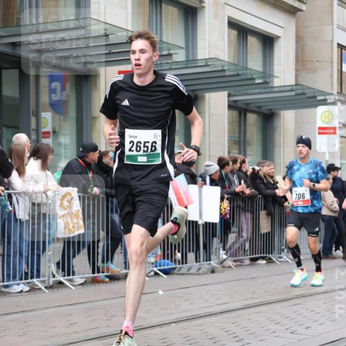 05.10.2025 - 20. swb-Marathon Bremen Strokosch-Dieckow http://msf.ph/oto/9296714 05.10.2025 13:03:58 Ziel 329, 706, 1652, 1763, 2068, 2482, 2643, 2656, 3320, 4848, 6295, 7583, 7735, 7900, 329, 706, 1652, 1763, 2068, 2482, 2643, 2656, 3320, 4848, 6295, 7583, 7735, 7900 meine-sportfotos.de