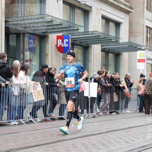 05.10.2025 - 20. swb-Marathon Bremen Strokosch-Dieckow http://msf.ph/oto/9296717 05.10.2025 13:03:59 Ziel 329, 706, 1652, 1763, 2068, 2482, 2643, 2656, 3320, 4848, 5656, 6295, 7583, 7735, 7900, 329, 706, 1652, 1763, 2068, 2482, 2643, 2656, 3320, 4848, 5656, 6295, 7583, 7735, 7900 meine-sportfotos.de