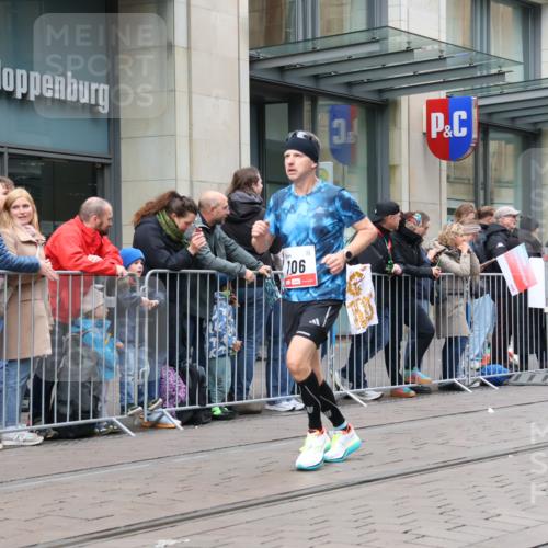 05.10.2025 - 20. swb-Marathon Bremen Strokosch-Dieckow http://msf.ph/oto/9296719 05.10.2025 13:04:00 Ziel 329, 706, 1763, 2068, 2482, 2643, 2656, 3320, 4848, 5656, 6295, 7583, 7735, 7900, 329, 706, 1763, 2068, 2482, 2643, 2656, 3320, 4848, 5656, 6295, 7583, 7735, 7900 meine-sportfotos.de