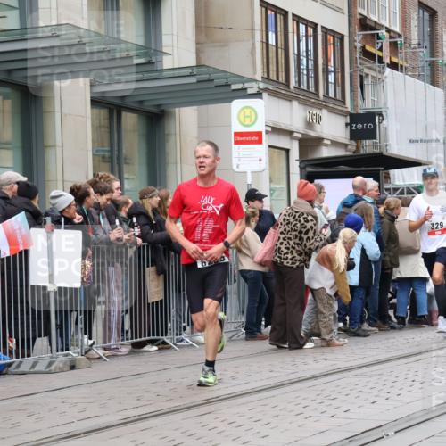 05.10.2025 - 20. swb-Marathon Bremen Strokosch-Dieckow http://msf.ph/oto/9296726 05.10.2025 13:04:04 Ziel 329, 706, 1763, 2068, 2643, 3320, 5656, 6295, 7583, 7735, 7900, 329, 706, 1763, 2068, 2643, 3320, 5656, 6295, 7583, 7735, 7900 meine-sportfotos.de