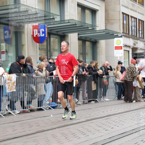 05.10.2025 - 20. swb-Marathon Bremen Strokosch-Dieckow http://msf.ph/oto/9296728 05.10.2025 13:04:05 Ziel 329, 706, 1763, 2068, 2643, 3320, 5656, 6295, 7176, 7583, 7735, 7900, 329, 706, 1763, 2068, 2643, 3320, 5656, 6295, 7176, 7583, 7735, 7900 meine-sportfotos.de