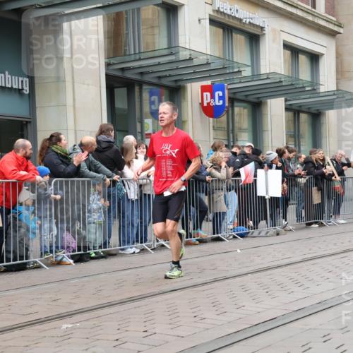 05.10.2025 - 20. swb-Marathon Bremen Strokosch-Dieckow http://msf.ph/oto/9296730 05.10.2025 13:04:05 Ziel 329, 706, 1763, 2068, 2643, 3320, 5656, 6295, 7176, 7583, 7735, 7900, 329, 706, 1763, 2068, 2643, 3320, 5656, 6295, 7176, 7583, 7735, 7900 meine-sportfotos.de