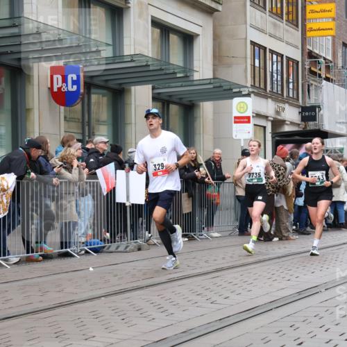 05.10.2025 - 20. swb-Marathon Bremen Strokosch-Dieckow http://msf.ph/oto/9296731 05.10.2025 13:04:06 Ziel 329, 706, 1763, 2643, 3320, 5656, 6295, 7176, 7583, 7735, 7900, 329, 706, 1763, 2643, 3320, 5656, 6295, 7176, 7583, 7735, 7900 meine-sportfotos.de