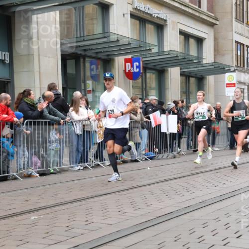 05.10.2025 - 20. swb-Marathon Bremen Strokosch-Dieckow http://msf.ph/oto/9296733 05.10.2025 13:04:06 Ziel 329, 706, 1763, 2643, 3320, 5656, 6295, 7176, 7583, 7735, 7900, 329, 706, 1763, 2643, 3320, 5656, 6295, 7176, 7583, 7735, 7900 meine-sportfotos.de