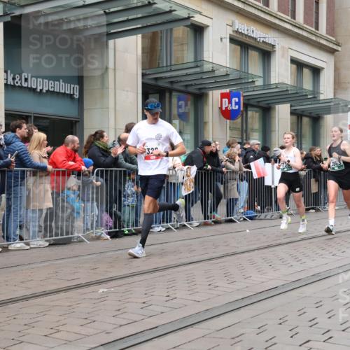 05.10.2025 - 20. swb-Marathon Bremen Strokosch-Dieckow http://msf.ph/oto/9296734 05.10.2025 13:04:07 Ziel 329, 706, 1763, 2643, 3320, 5656, 6295, 7176, 7583, 7735, 7900, 329, 706, 1763, 2643, 3320, 5656, 6295, 7176, 7583, 7735, 7900 meine-sportfotos.de