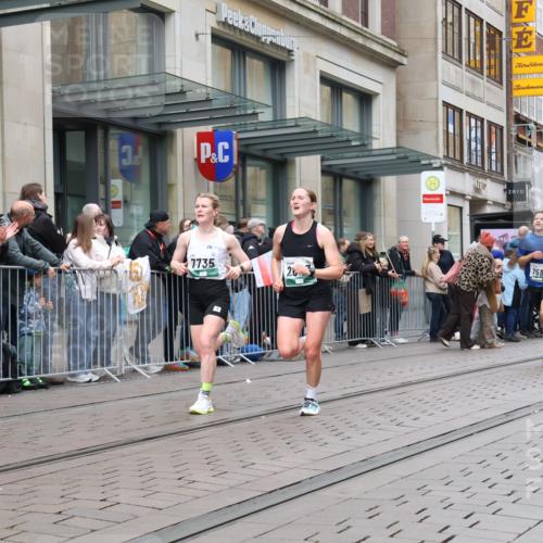 05.10.2025 - 20. swb-Marathon Bremen Strokosch-Dieckow http://msf.ph/oto/9296735 05.10.2025 13:04:07 Ziel 329, 706, 1763, 2643, 3320, 5656, 6295, 7176, 7583, 7735, 7900, 329, 706, 1763, 2643, 3320, 5656, 6295, 7176, 7583, 7735, 7900 meine-sportfotos.de