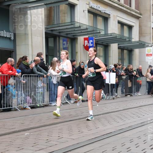 05.10.2025 - 20. swb-Marathon Bremen Strokosch-Dieckow http://msf.ph/oto/9296736 05.10.2025 13:04:08 Ziel 329, 1763, 2643, 3320, 5656, 6295, 7176, 7583, 7735, 329, 1763, 2643, 3320, 5656, 6295, 7176, 7583, 7735 meine-sportfotos.de