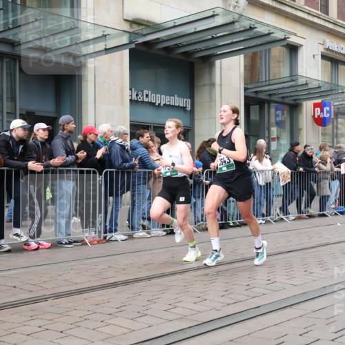 05.10.2025 - 20. swb-Marathon Bremen Strokosch-Dieckow http://msf.ph/oto/9296738 05.10.2025 13:04:08 Ziel 329, 1763, 2643, 3320, 5656, 6295, 7176, 7583, 7735, 329, 1763, 2643, 3320, 5656, 6295, 7176, 7583, 7735 meine-sportfotos.de