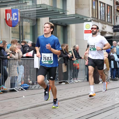 05.10.2025 - 20. swb-Marathon Bremen Strokosch-Dieckow http://msf.ph/oto/9296739 05.10.2025 13:04:09 Ziel 329, 1265, 1763, 2643, 3320, 4966, 5656, 6295, 7176, 7583, 7735, 329, 1265, 1763, 2643, 3320, 4966, 5656, 6295, 7176, 7583, 7735 meine-sportfotos.de