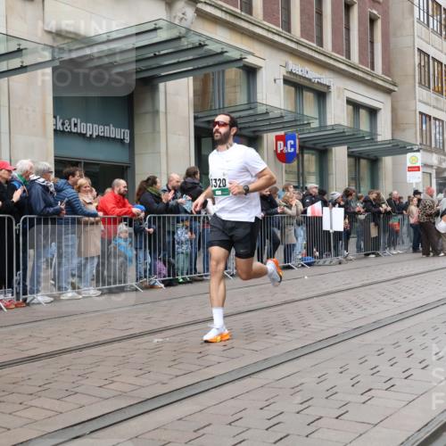 05.10.2025 - 20. swb-Marathon Bremen Strokosch-Dieckow http://msf.ph/oto/9296744 05.10.2025 13:04:11 Ziel 109, 577, 1265, 1763, 2643, 3320, 4966, 5656, 6295, 7176, 7583, 7735, 109, 577, 1265, 1763, 2643, 3320, 4966, 5656, 6295, 7176, 7583, 7735 meine-sportfotos.de