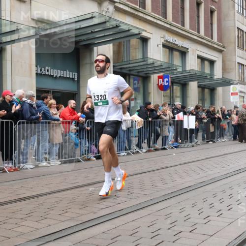 05.10.2025 - 20. swb-Marathon Bremen Strokosch-Dieckow http://msf.ph/oto/9296745 05.10.2025 13:04:11 Ziel 109, 577, 1265, 1763, 2643, 3320, 4966, 5656, 6295, 7176, 7583, 7735, 109, 577, 1265, 1763, 2643, 3320, 4966, 5656, 6295, 7176, 7583, 7735 meine-sportfotos.de