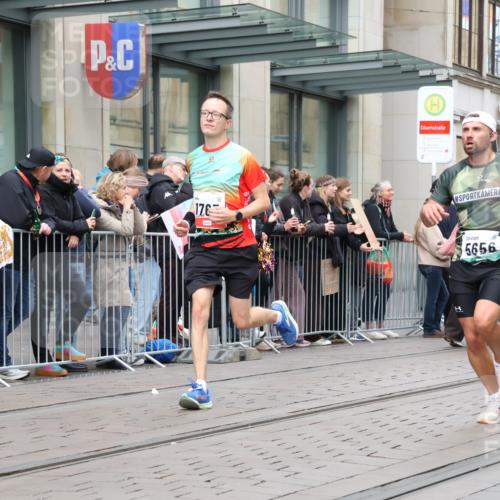 05.10.2025 - 20. swb-Marathon Bremen Strokosch-Dieckow http://msf.ph/oto/9296747 05.10.2025 13:04:17 Ziel 109, 577, 1265, 1763, 2057, 2188, 4966, 5656, 6463, 7176, 7583, 109, 577, 1265, 1763, 2057, 2188, 4966, 5656, 6463, 7176, 7583 meine-sportfotos.de