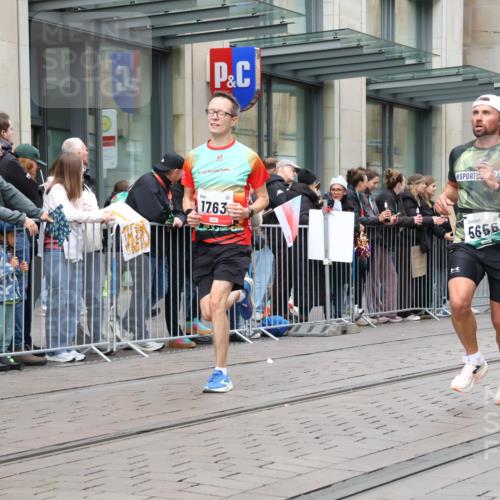 05.10.2025 - 20. swb-Marathon Bremen Strokosch-Dieckow http://msf.ph/oto/9296748 05.10.2025 13:04:18 Ziel 109, 577, 1265, 1763, 2057, 2188, 4966, 5656, 6463, 7176, 109, 577, 1265, 1763, 2057, 2188, 4966, 5656, 6463, 7176 meine-sportfotos.de
