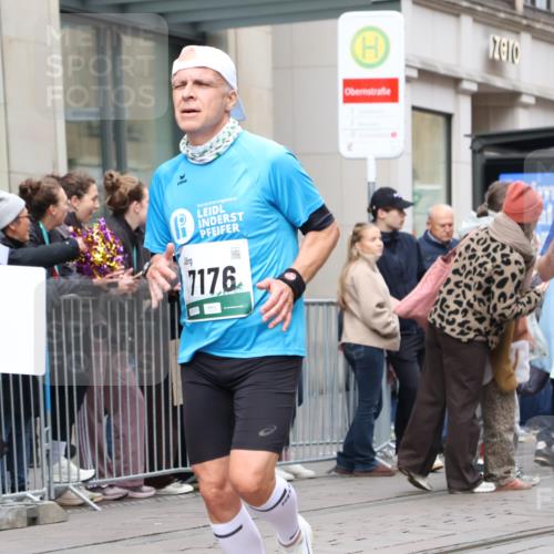 05.10.2025 - 20. swb-Marathon Bremen Strokosch-Dieckow http://msf.ph/oto/9296753 05.10.2025 13:04:23 Ziel 109, 577, 819, 1265, 1763, 2057, 2188, 4966, 5656, 6463, 7176, 109, 577, 819, 1265, 1763, 2057, 2188, 4966, 5656, 6463, 7176 meine-sportfotos.de